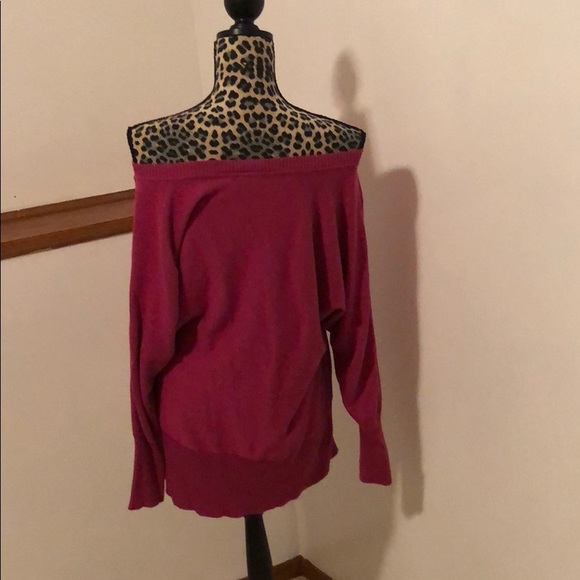 Off the shoulder sweater - Picture 2 of 2